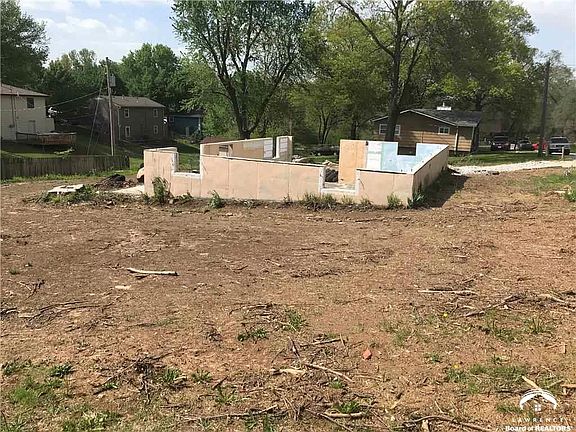 5th image of 8260 Sunset Dr #B