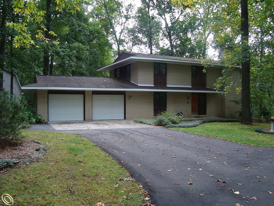 1st image of 1665 Wixom Trl