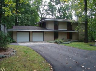 1665 Wixom Trl, Milford, MI