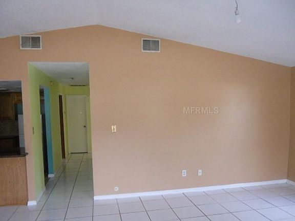 2nd image of 1601 E Poinsettia Ave