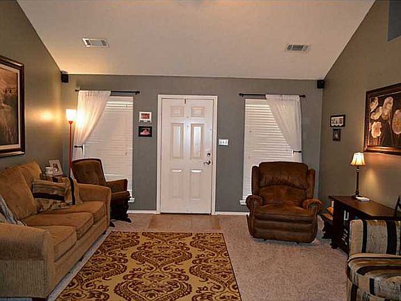 4th image of 1813 Eastgate Dr