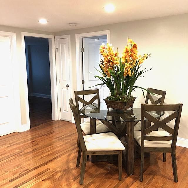 Eat in area