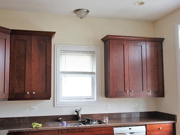 3rd image of 2927 N Southport Ave #401