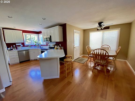 2nd image of 808 NE 169th Ct