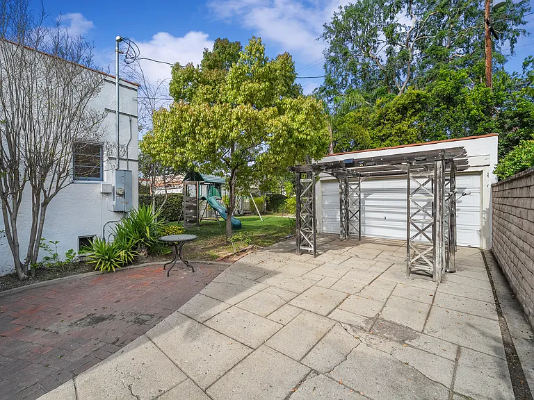 408 N Story Pl — Photo 29