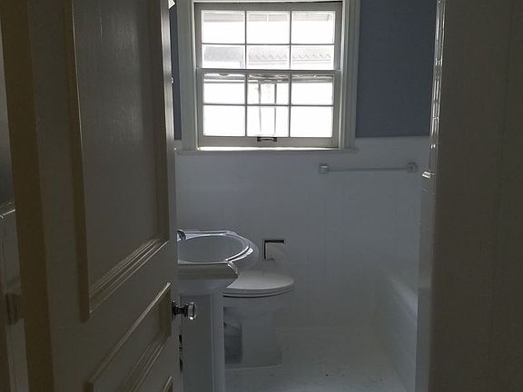 4th image of 201 El Camino Dr APT C