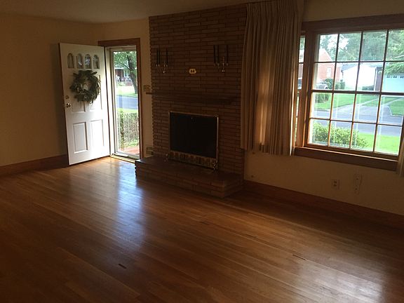 3rd image of 111 Lynn Dr