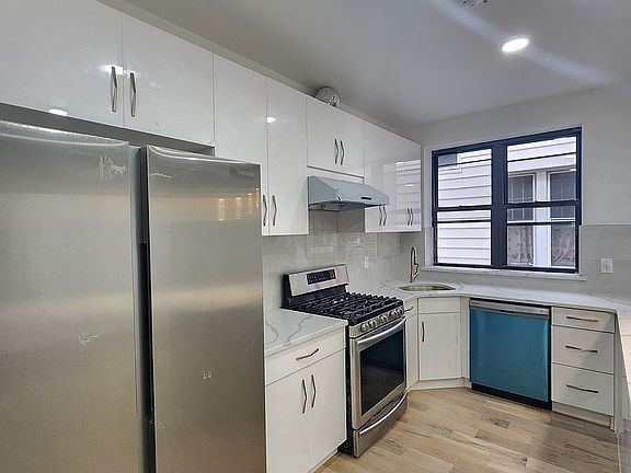 4th image of 3422 29th St #1