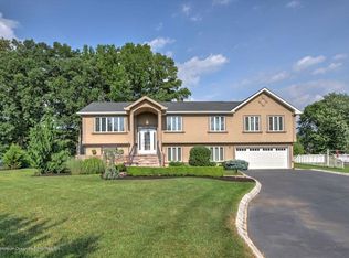 8 Salem Ct, Manalapan, NJ 07726