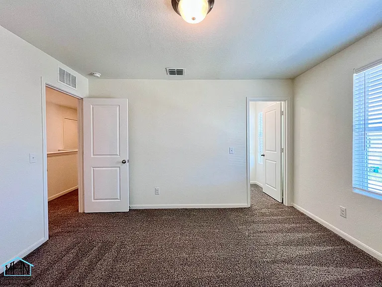 5322 Flying Hooves — Photo 23