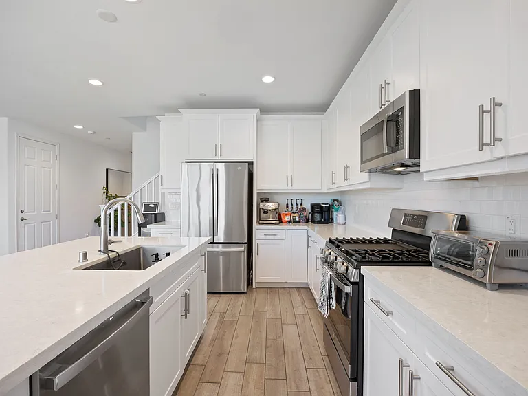 43864 Hampton St — Photo 8