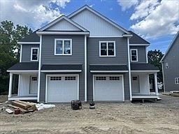 1st image of 14 Heritage Rd #12A