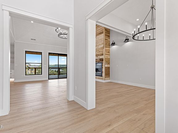 5th image of 206 Eagle View Dr #39