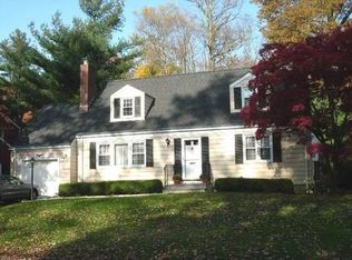 53 Crest Dr, North Tarrytown, NY 10591
