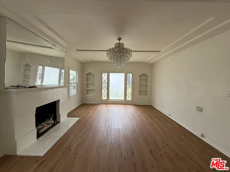 211 S Arnaz Dr #LOWER — Photo 7