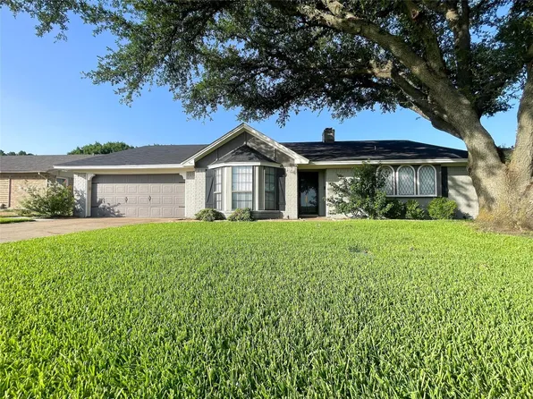 112 Overcrest Dr, Benbrook, TX 76126