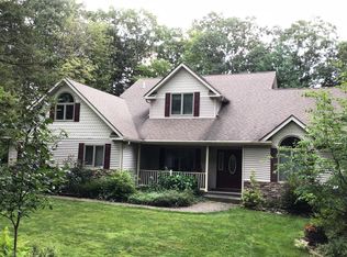 121 Burning Tree Dr, Lords Valley, PA 18428