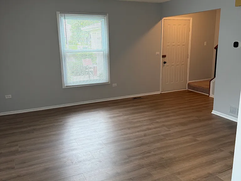 1070 Glouchester Hbr — Photo 3