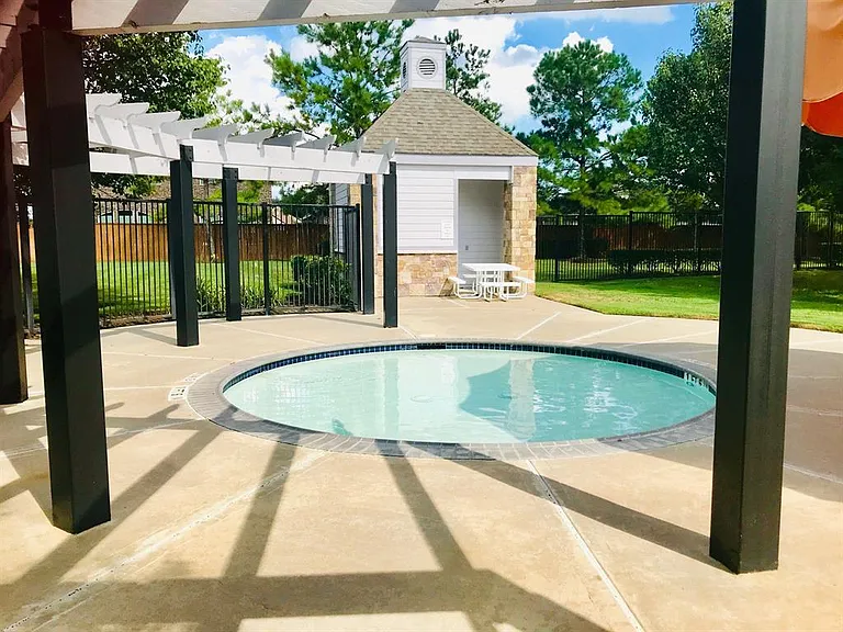 2410 Summers Glen Ct — Photo 26