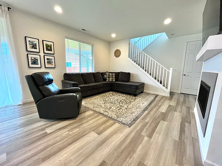 573 McCauley Ave — Photo 5