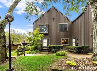 160 Carberry Hill Ct, Kalamazoo, MI 49006