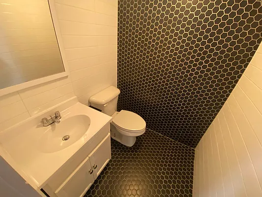 Rented by Premier Metro Realty Corp | media 25