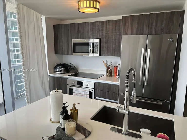 488 NE 18th St #2301 — Photo 11
