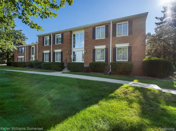 773 E Fox Hills Dr, Bloomfield Hills, MI 48304