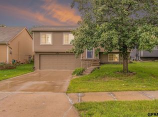 17113 Sahler St, Omaha, NE 68116