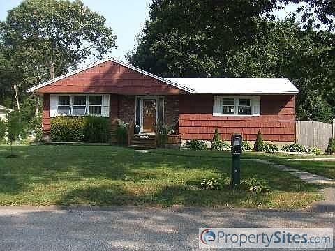 3rd image of 11 Acorn Ave