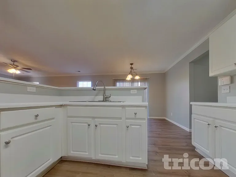 878 Crestworth Xing — Photo 7