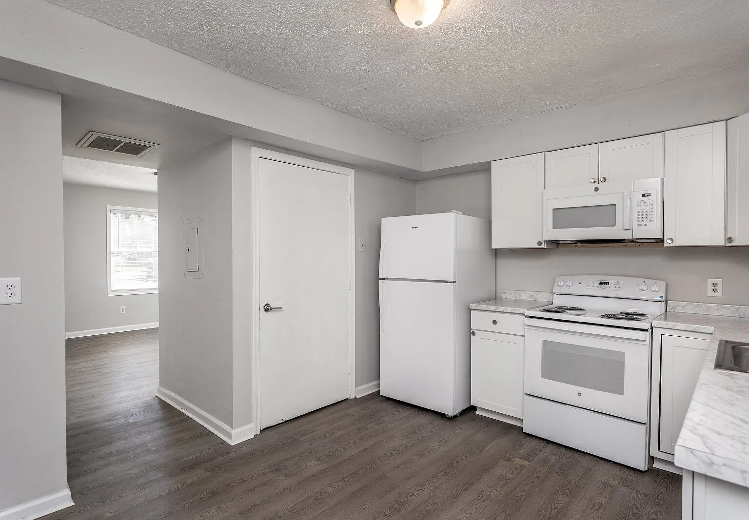 2 bed, 1.0 bath, $1,195 — Photo 3