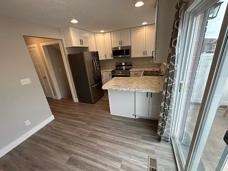 722 N 400 W #4 — Photo 1