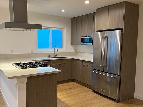 4th image of 955 N Croft Ave APT 2