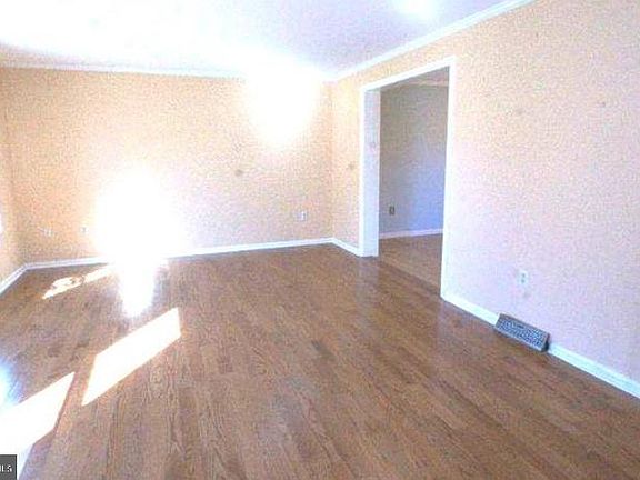 3rd image of 4 Laburnum Close