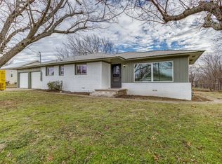 916 N Main St, Muenster, TX 76252