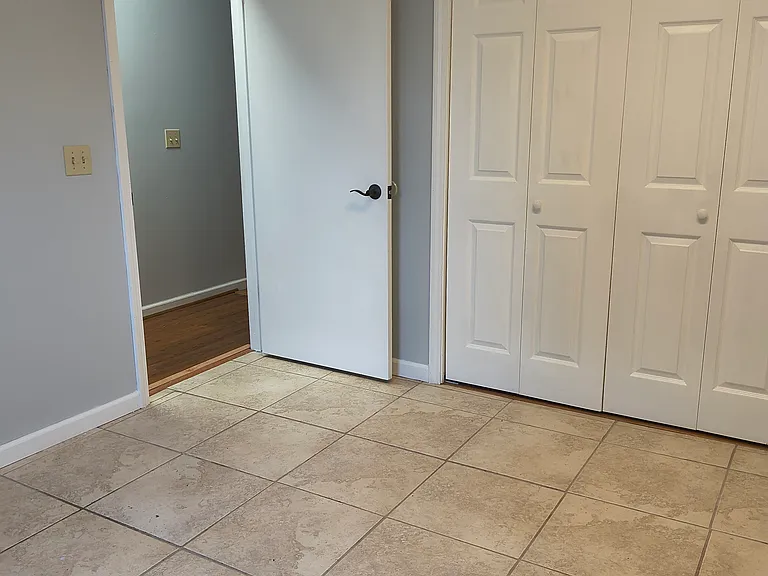 409 E Commercial Ave #R — Photo 2