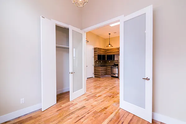 Rented by Nooklyn NYC LLC | media 44