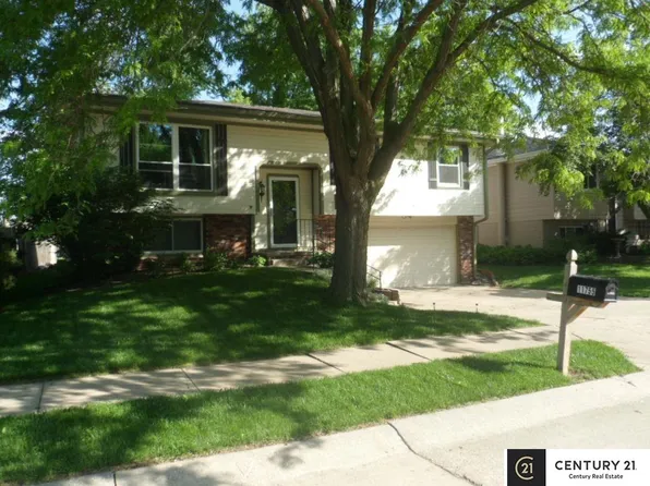 11755 Rambleridge Rd, Omaha, NE 68164