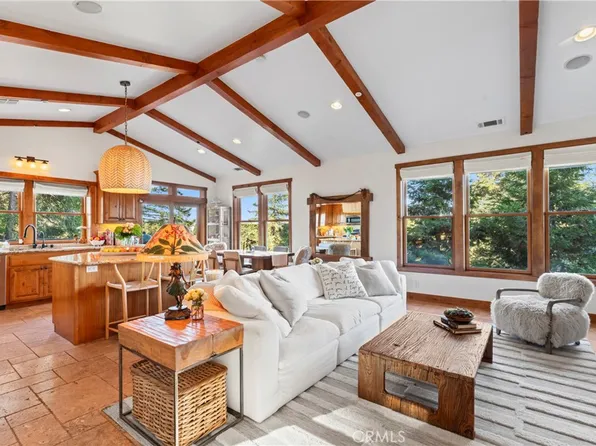 813 Greenbriar Dr, Skyforest, CA 92385