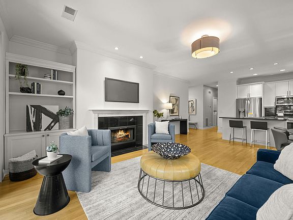 4th image of 2323 W Montrose Ave APT 2W