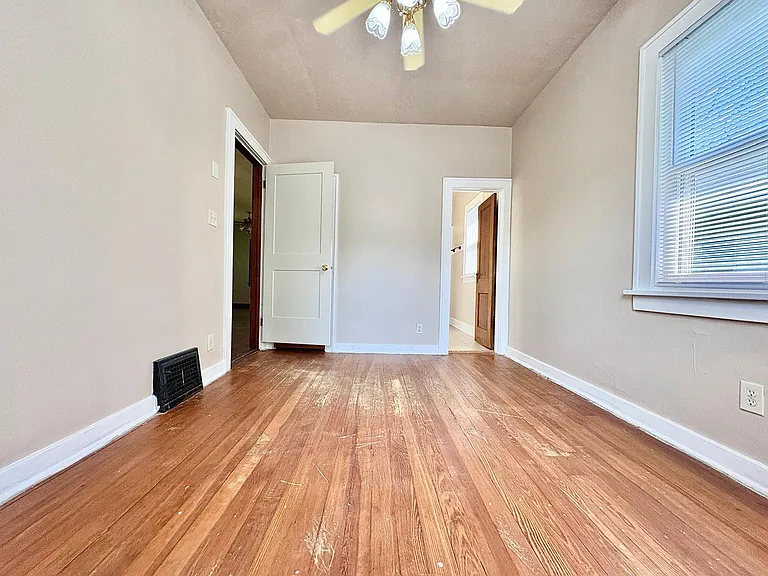 1320 Altgeld St — Photo 7