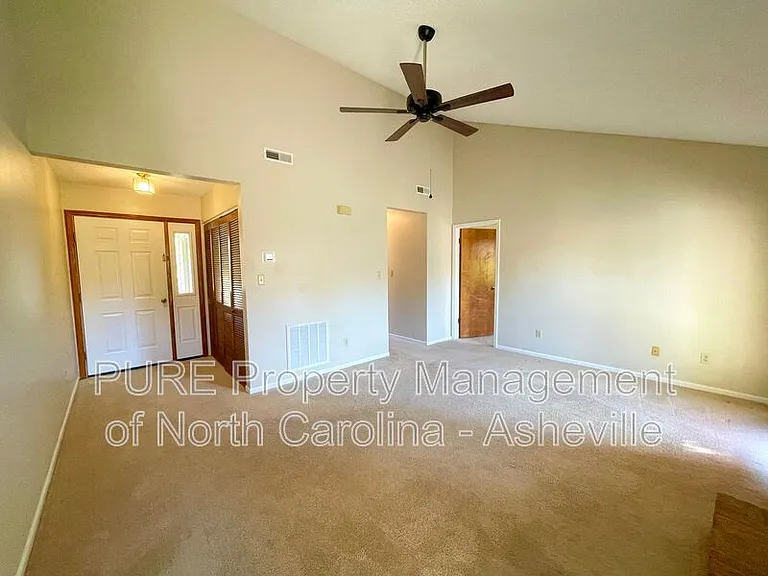11 Elderberry Ln #B — Photo 3