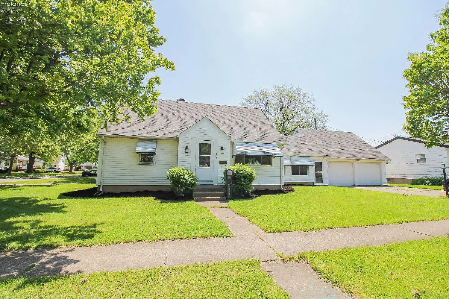 1404 W Larchmont Dr photo 1