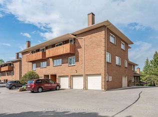 206 Stratas Ct, Ottawa, ON K2L 3K5