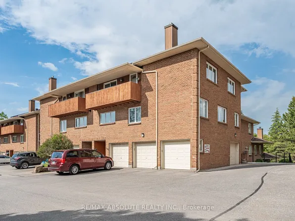 206 Stratas Ct, Ottawa, ON K2L 3K5