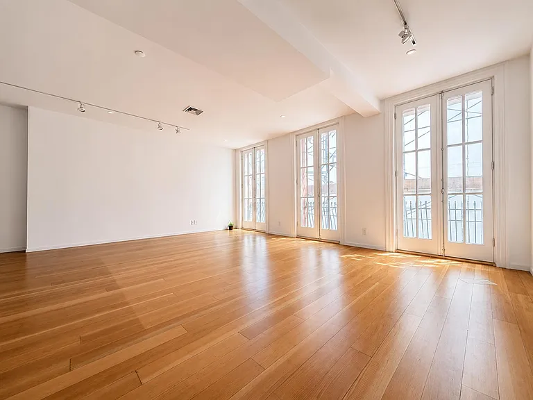 6 Bond St #3 — Photo 7