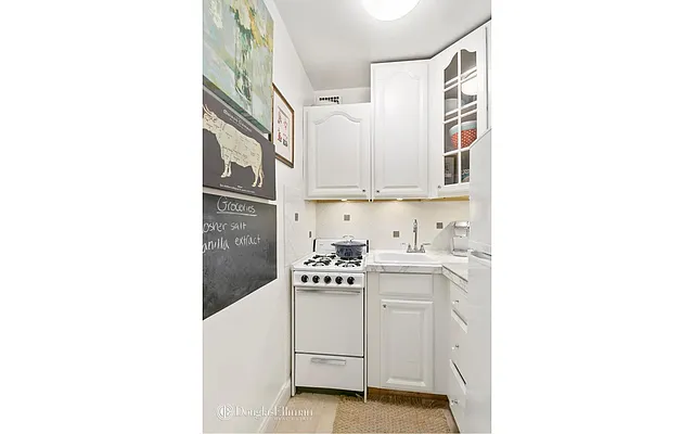 Sold by Douglas Elliman | media 16