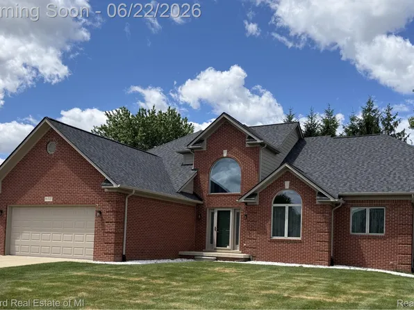 50727 Russell Dr, Macomb, MI 48044