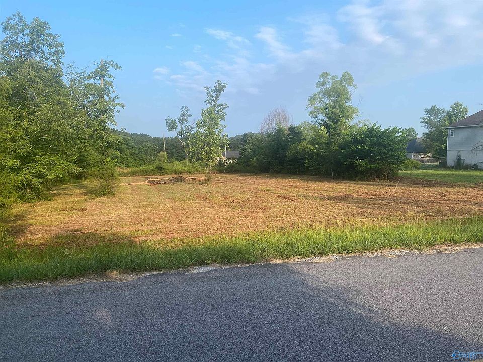2nd image of 3 Cedar Ridge Cir